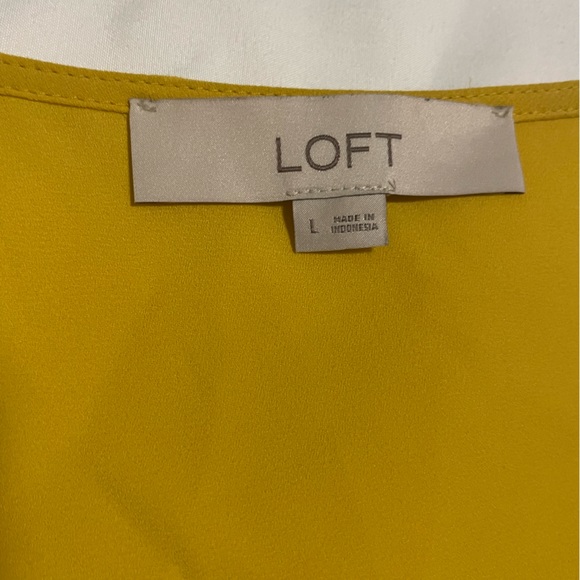 V-neck blouse - Picture 2 of 5